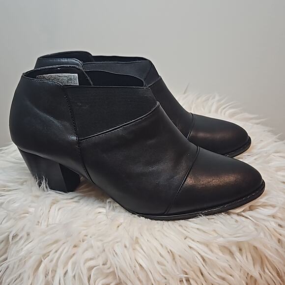 Vionic Orthoheel Black Leather Elastic Strap Ankle Boot - Picture 6 of 11